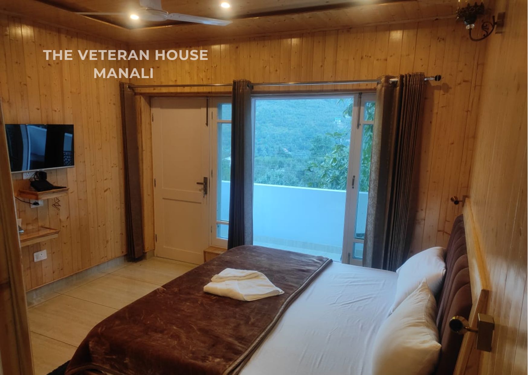 esm-corner-veteran-house-manali